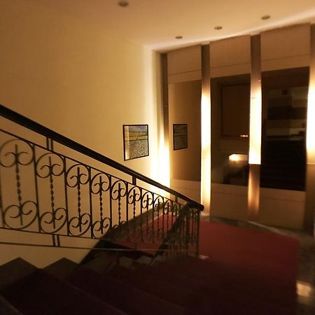 Discovery Hotel Phnom Penh Esterno foto