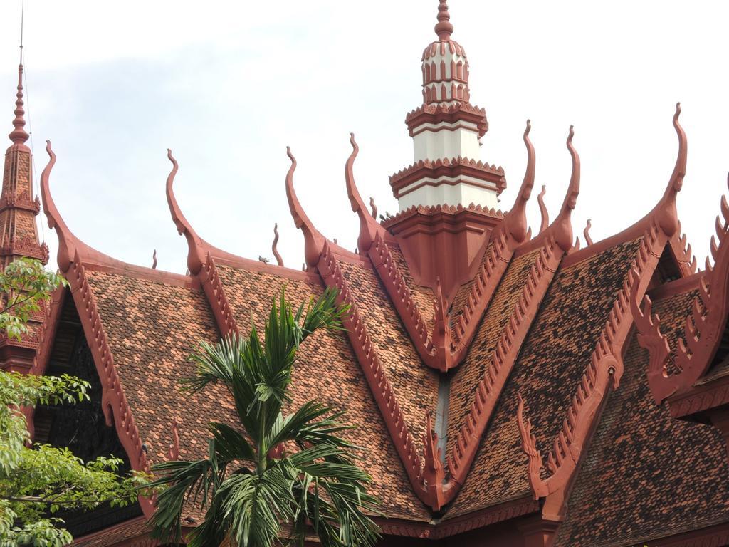 Discovery Hotel Phnom Penh Esterno foto
