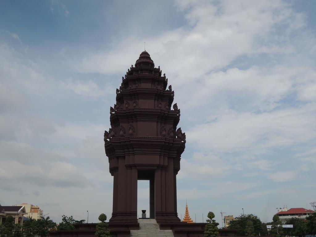 Discovery Hotel Phnom Penh Esterno foto