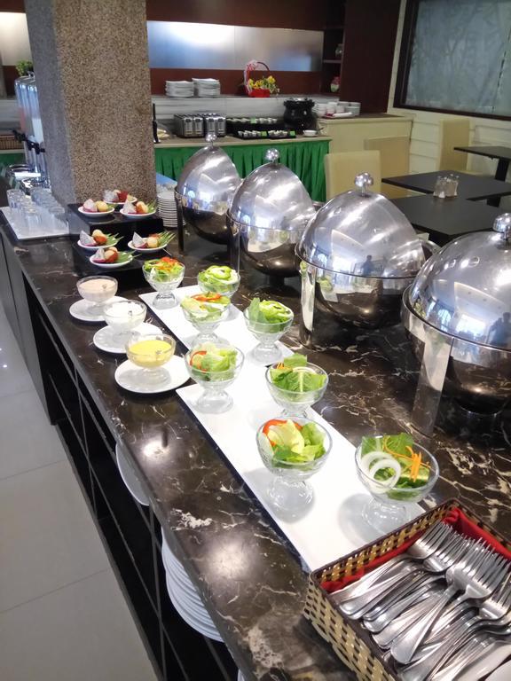Discovery Hotel Phnom Penh Esterno foto