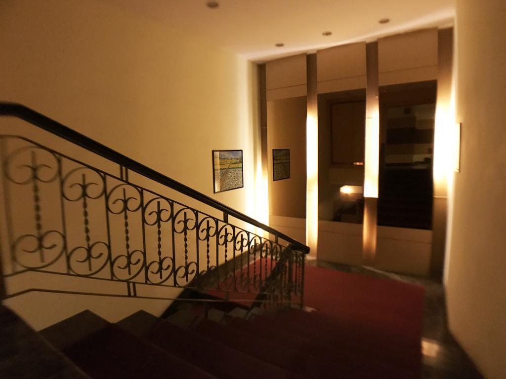 Discovery Hotel Phnom Penh Esterno foto