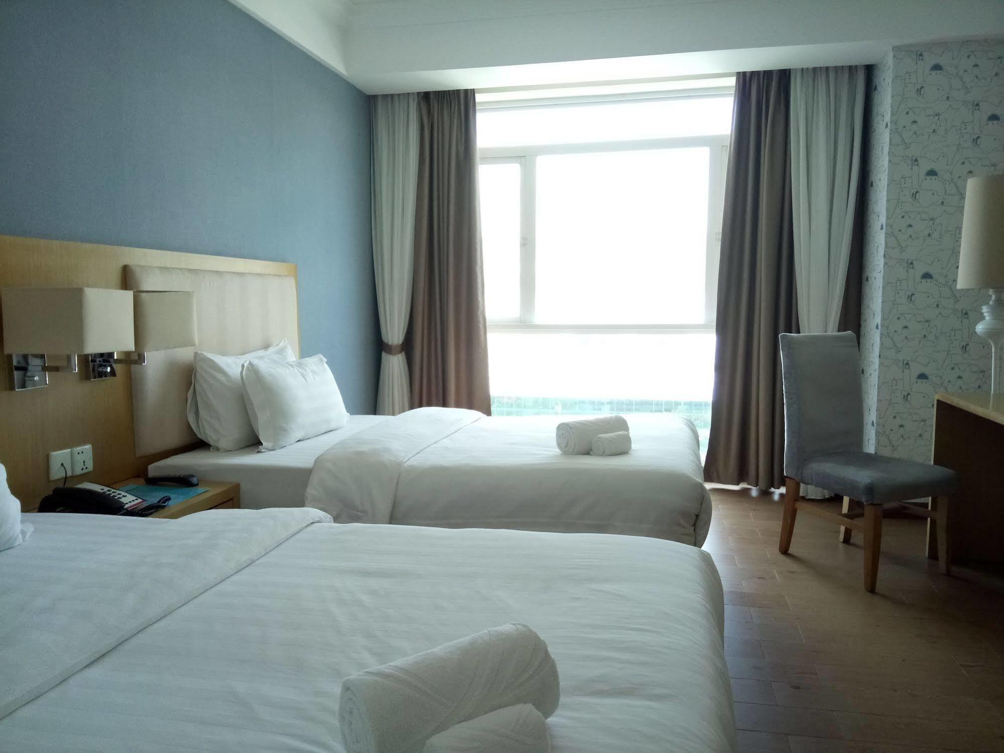 Discovery Hotel Phnom Penh Esterno foto