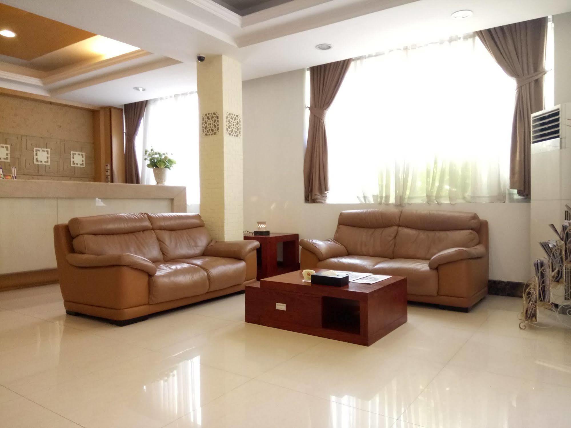 Discovery Hotel Phnom Penh Esterno foto